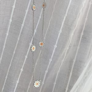 Daisy choker necklace